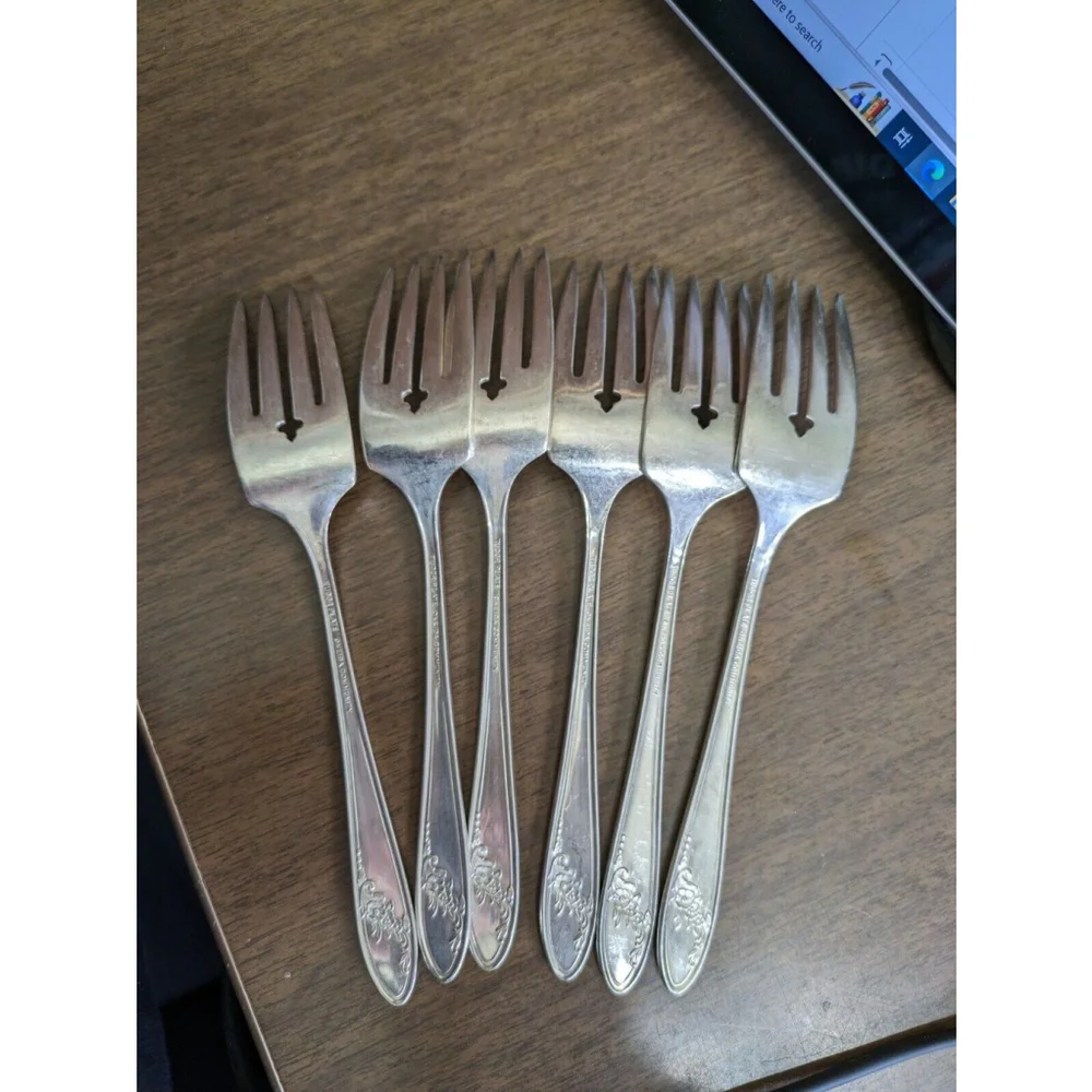 6 Dessert? Forks Oneida Queen bess Community Tudor Plate 6.5
